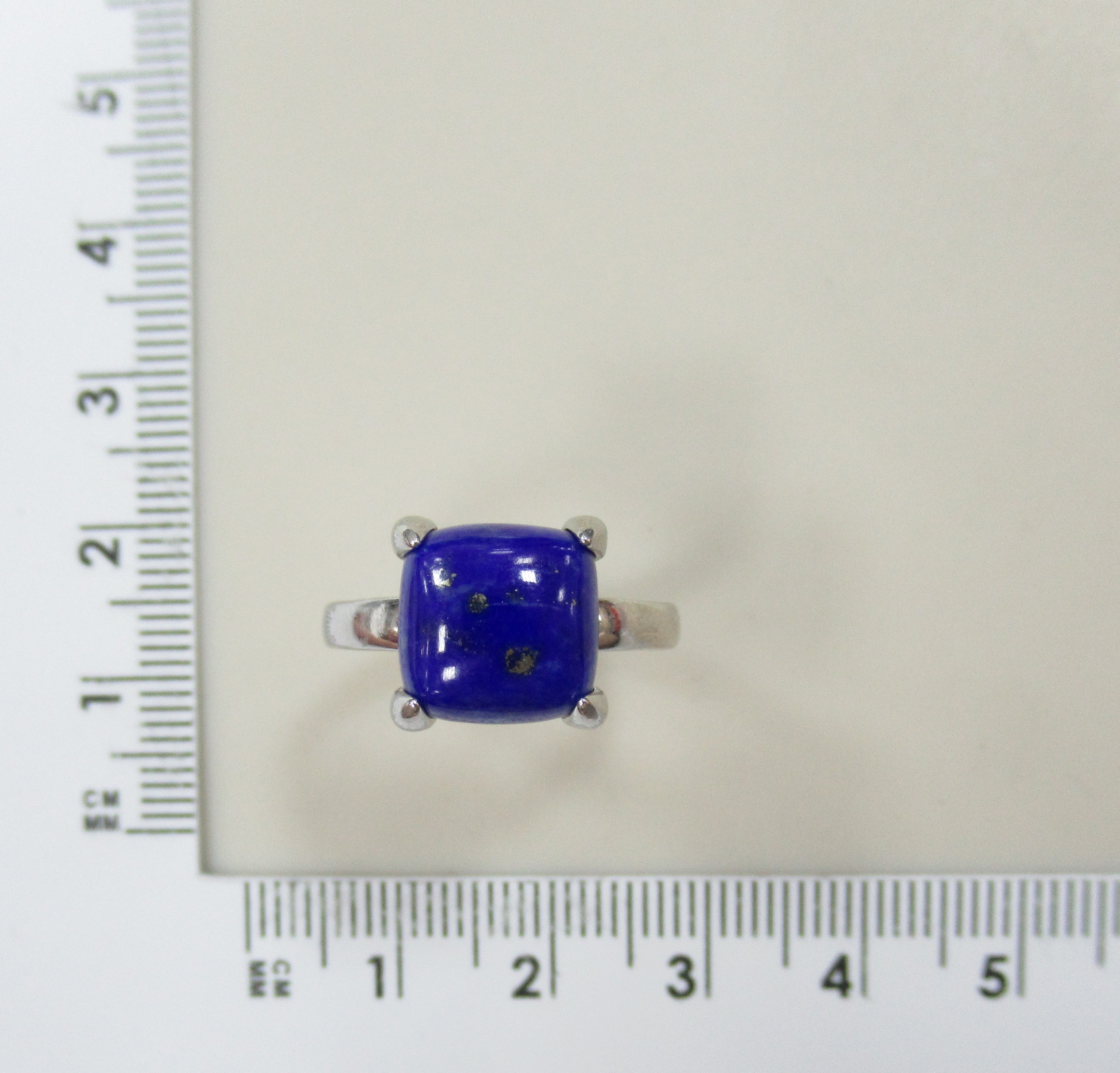 Серебряное кольцо с лазуритом